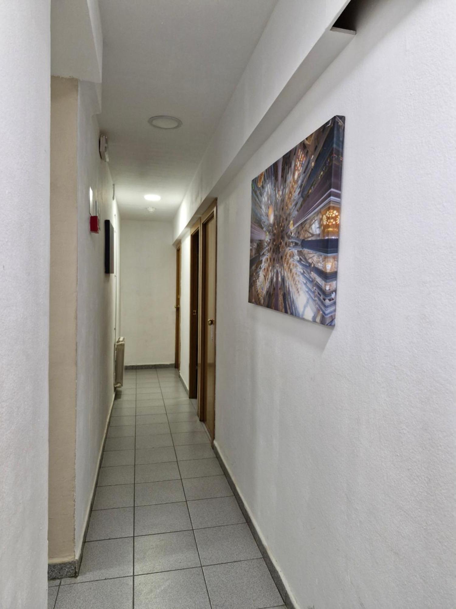 Hostal Elkano Барселона Экстерьер фото
