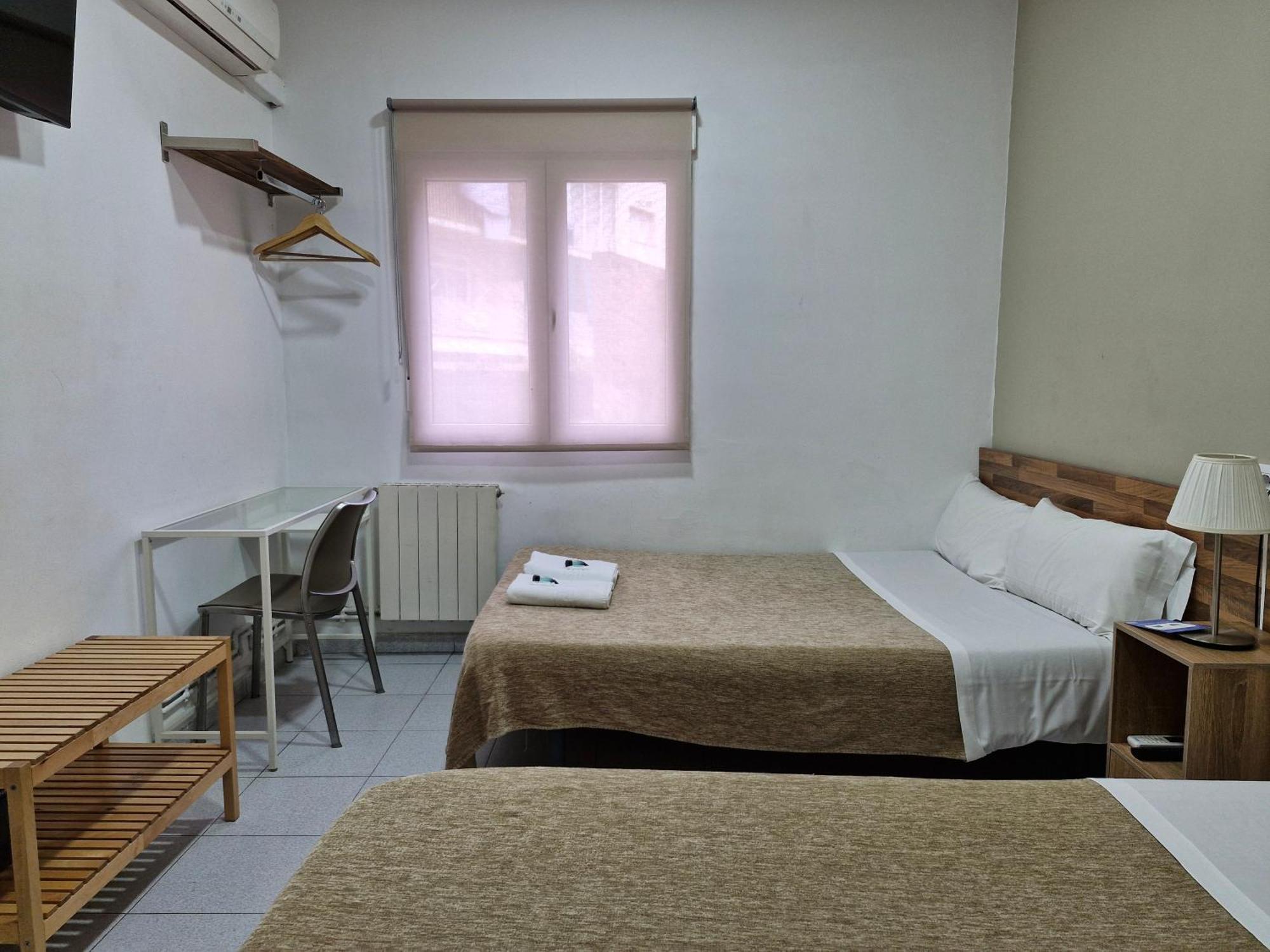 Hostal Elkano Барселона Экстерьер фото