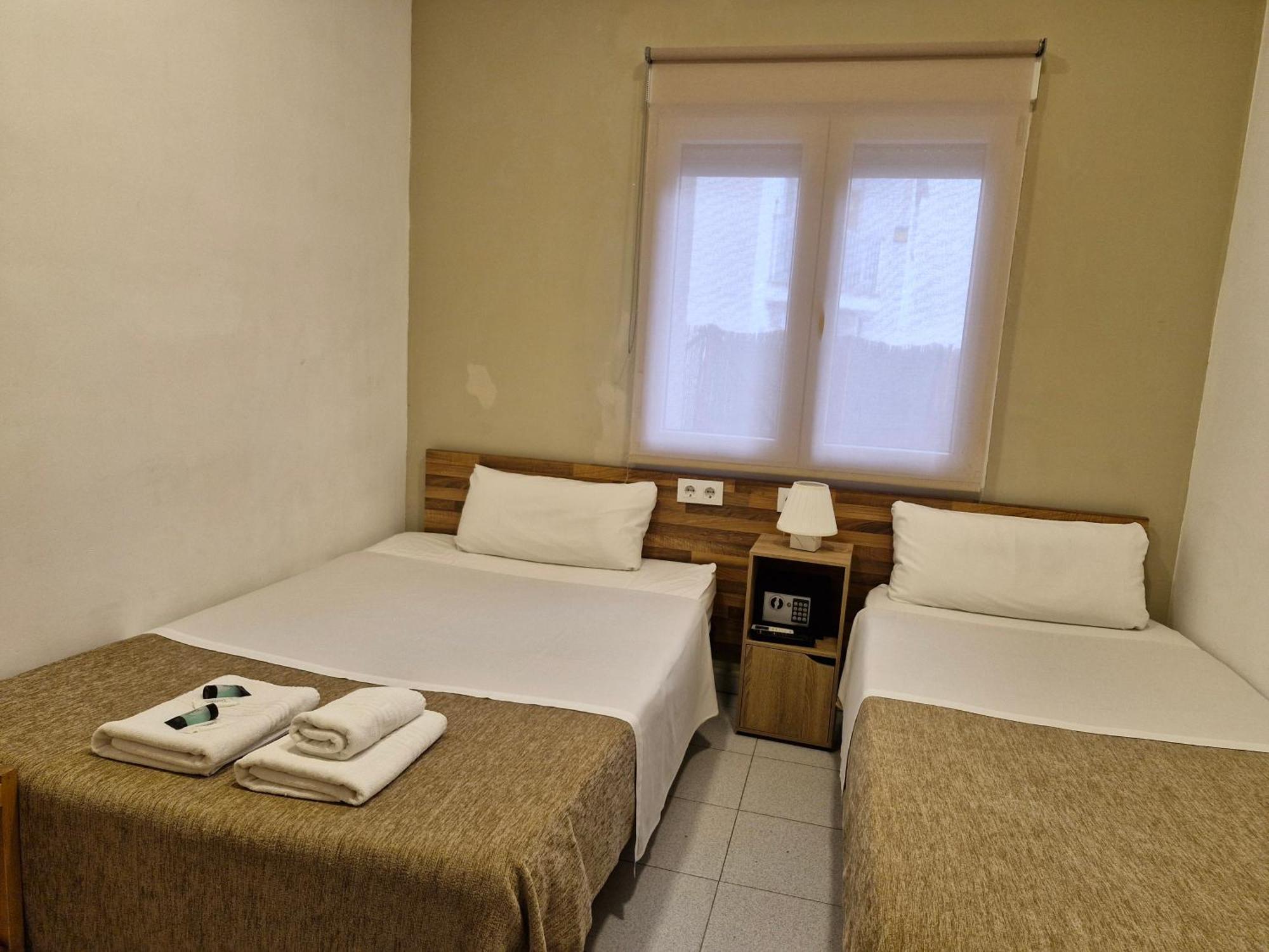 Hostal Elkano Барселона Экстерьер фото