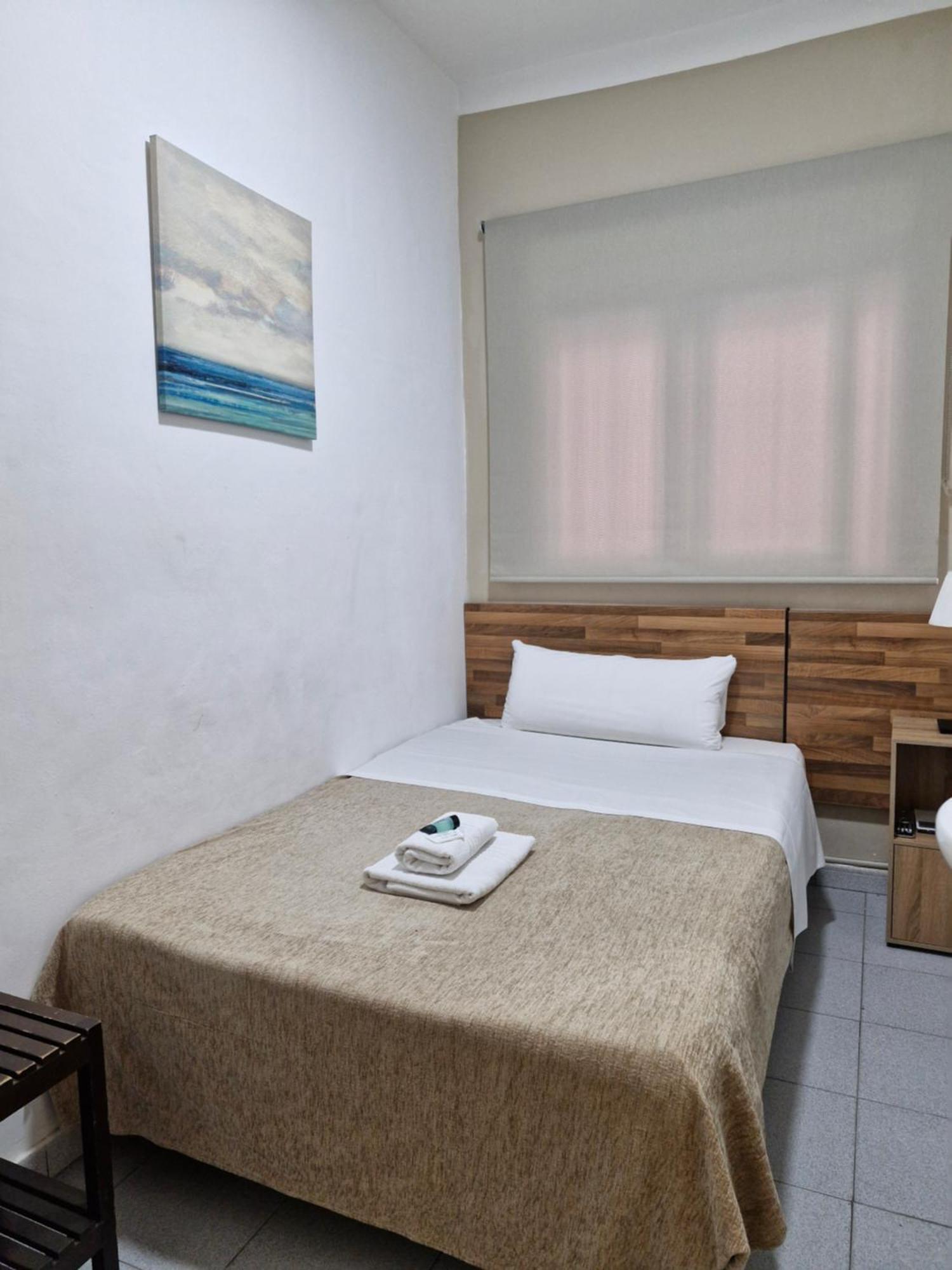 Hostal Elkano Барселона Экстерьер фото