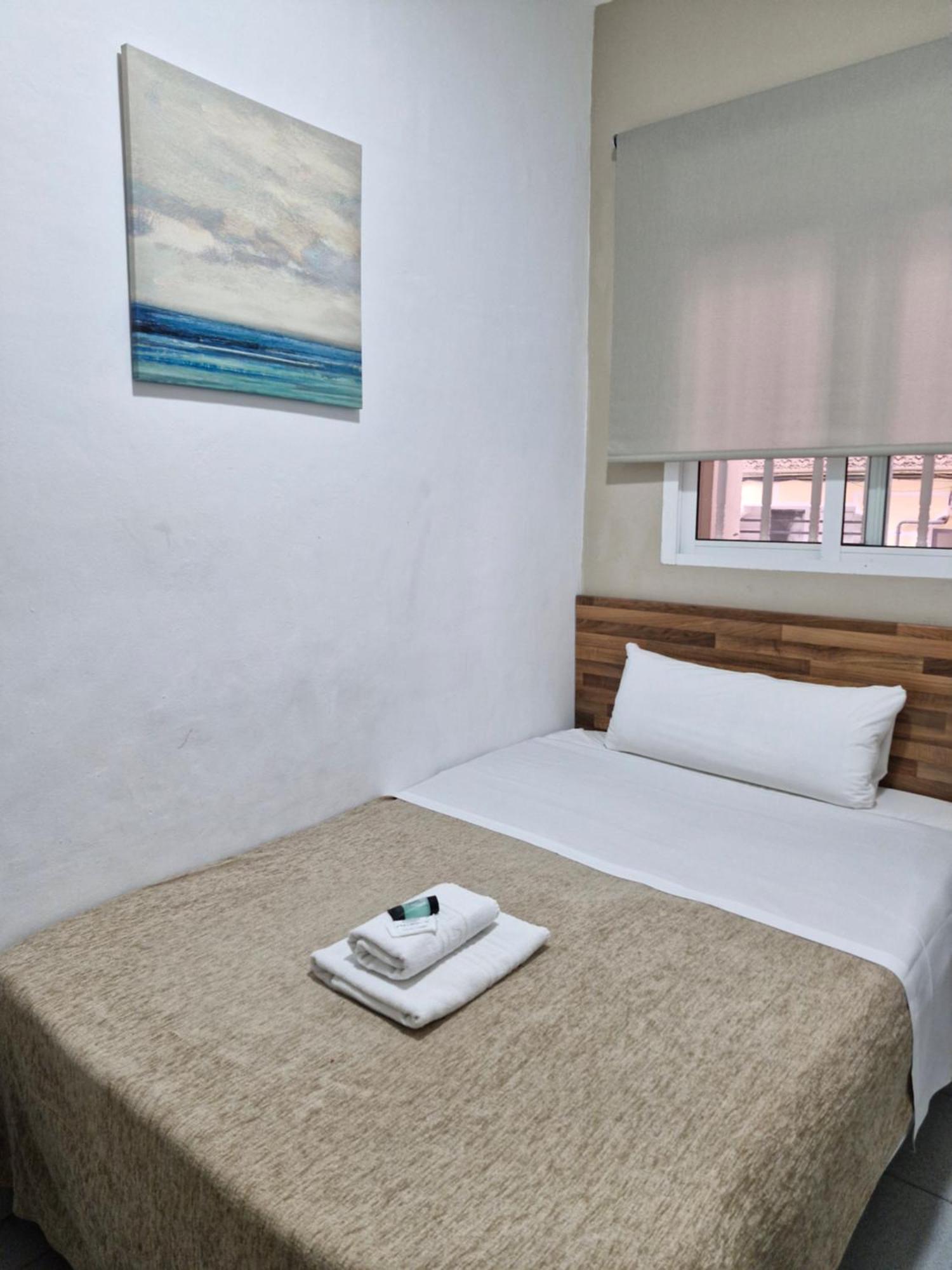 Hostal Elkano Барселона Экстерьер фото