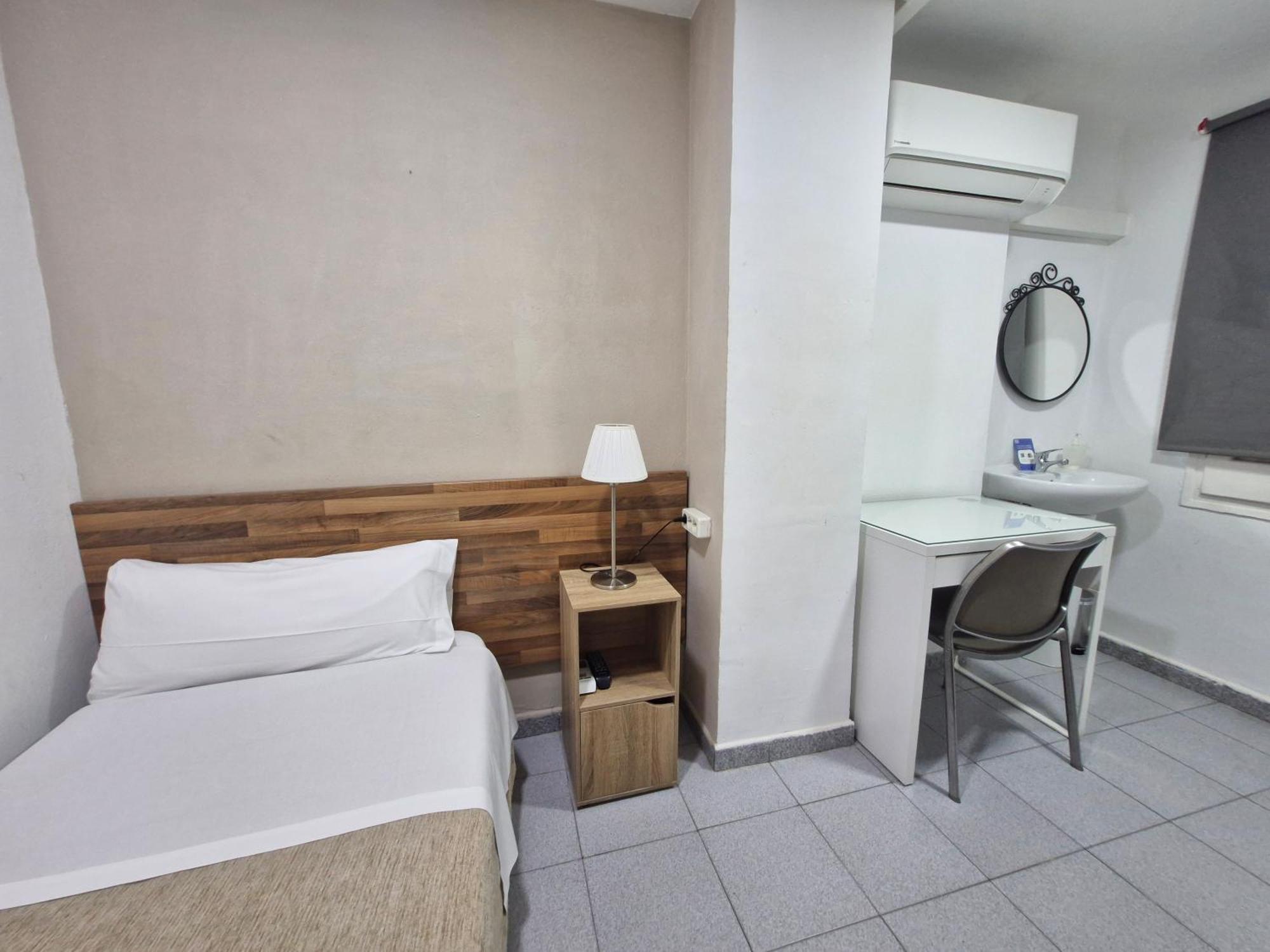 Hostal Elkano Барселона Экстерьер фото