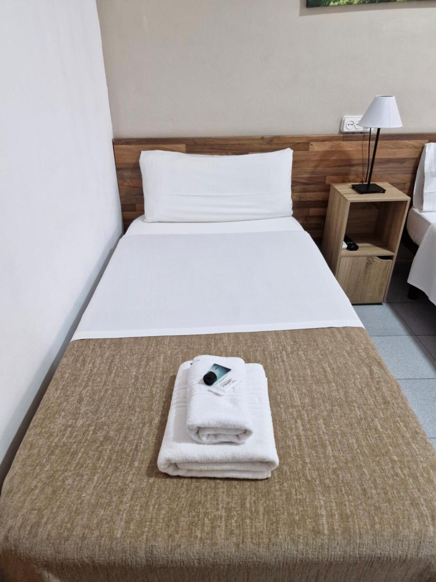 Hostal Elkano Барселона Экстерьер фото