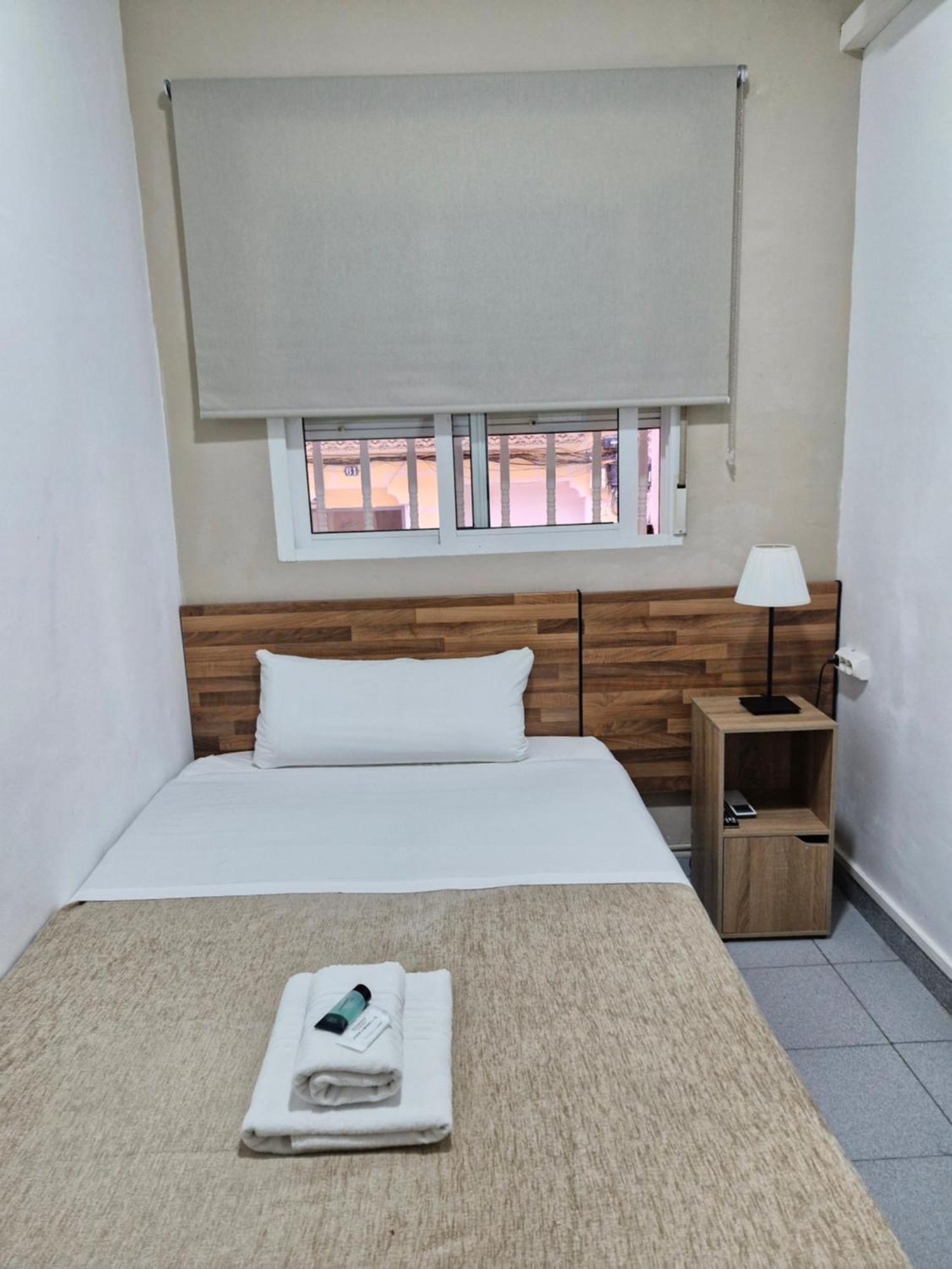 Hostal Elkano Барселона Экстерьер фото