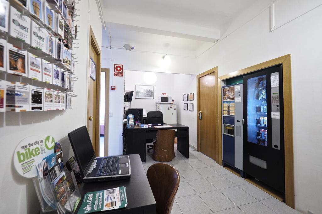 Hostal Elkano Барселона Экстерьер фото